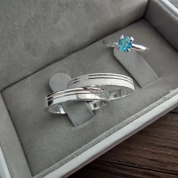 Par de Alianças 3mm Polida e Diamantada 2 frisos + Anel sólitario personalizado