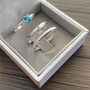 Par de Alianças 2mm Chanfrada Polida e Diamantada + Anél sólitario personalizado
