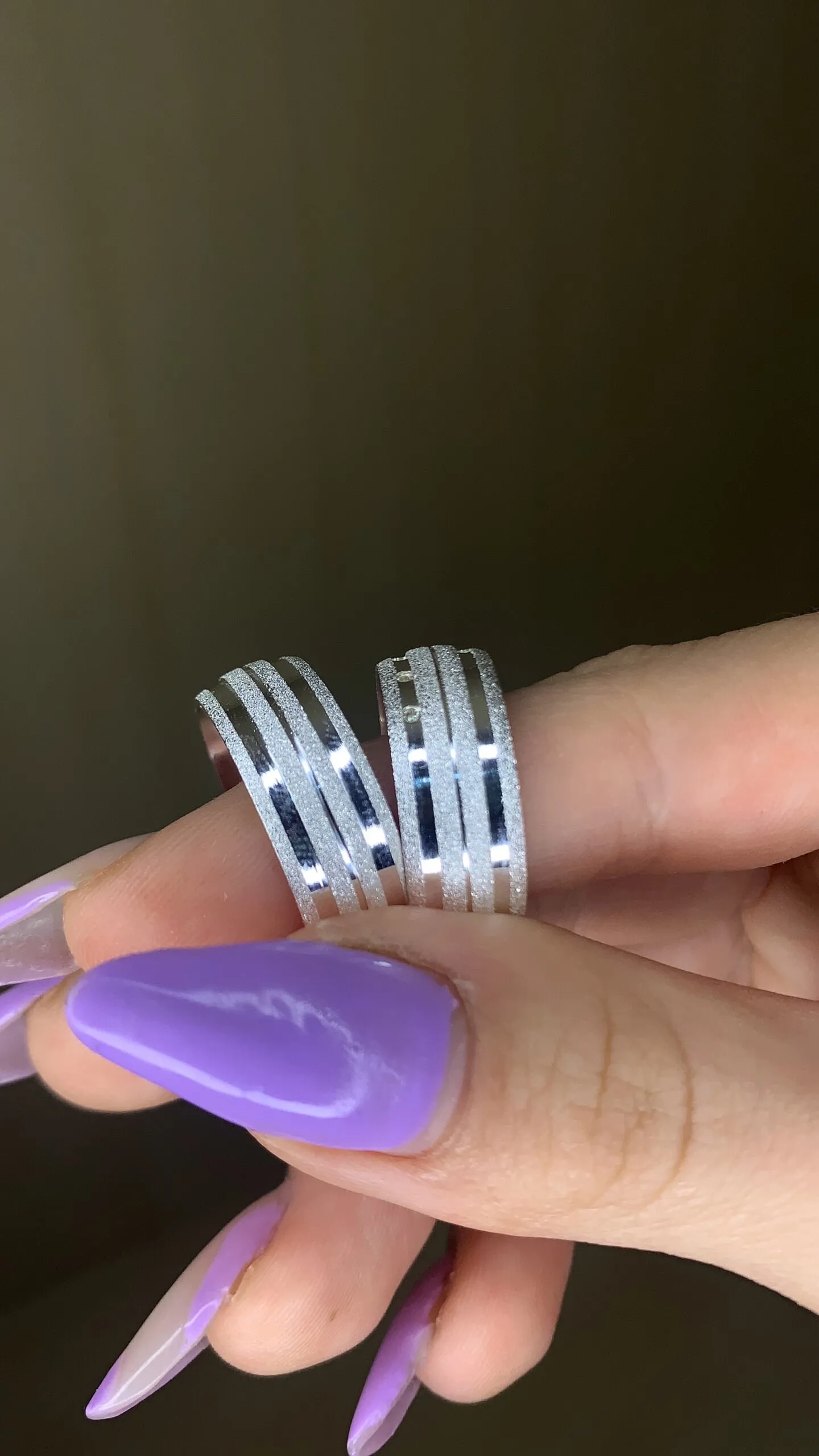 Par de Alianças 6mm Diamantada com Pequenas Pedras