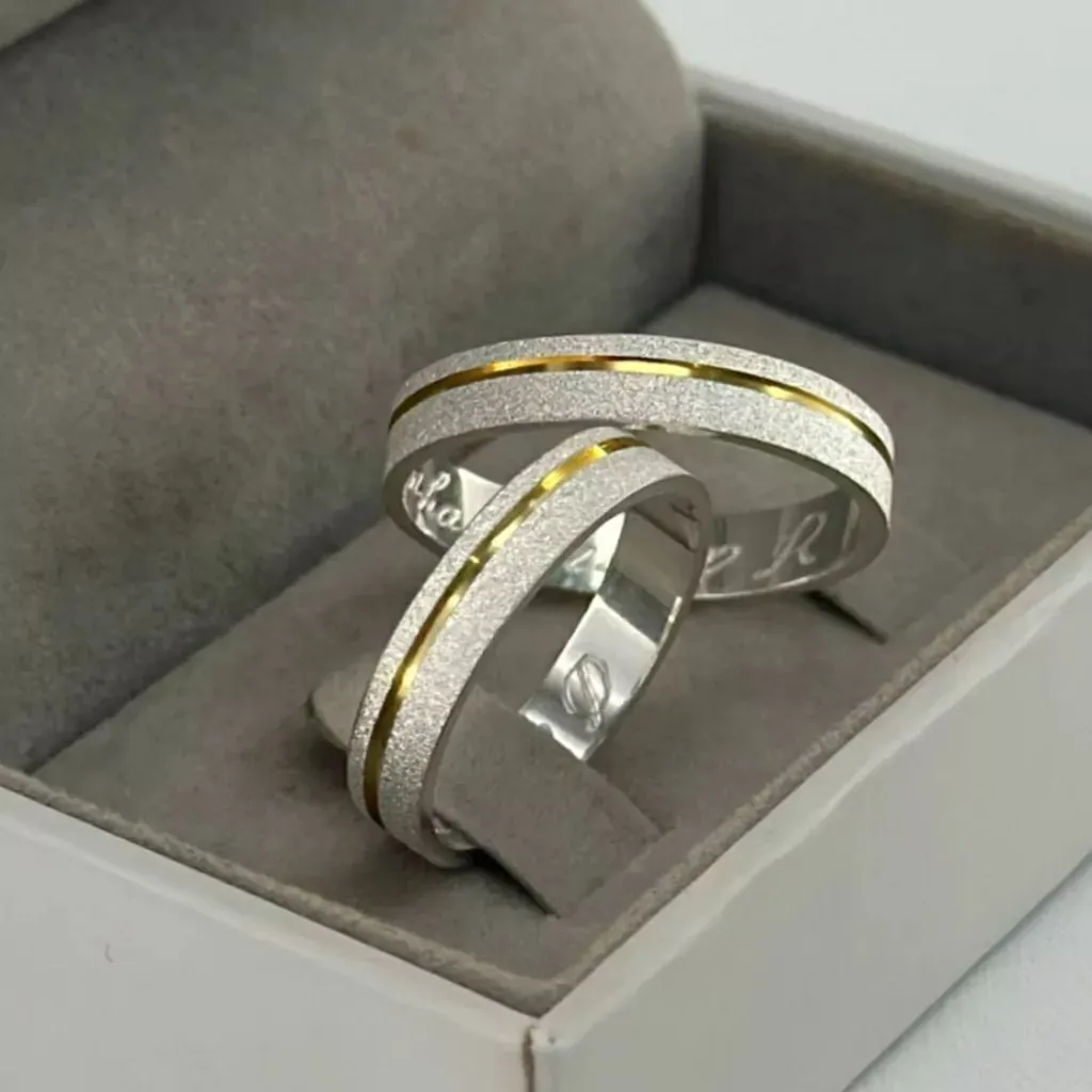 Par de Alianças Aurora 4mm + Filete dourado